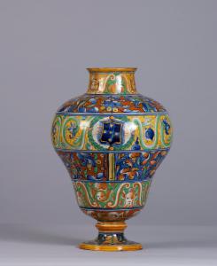 Simone da Colonnello, Vaso con stemma Felici, 1569, maiolica policroma